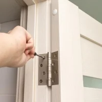 Почему двери скрипят и как избавиться от проблемы